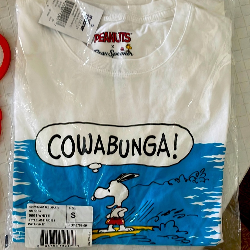 Mens Peanuts short sleeve tee shirt, NWT